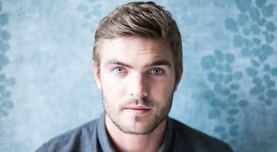 Alex Roe Height, Weight, Body Measurements, Shoe Size
