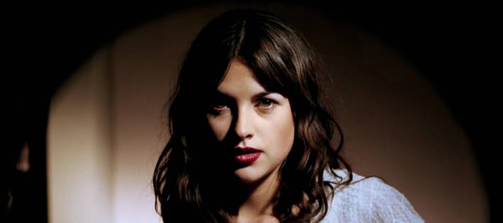 Amelia Warner Height, Weight, Body Measurements, Bra Size, Shoe Size