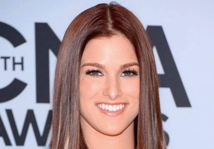 Cassadee Pope Height, Weight, Body Measurements, Bra Size, Shoe Size