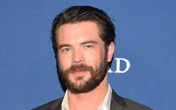 Charlie Weber Height, Weight, Body Measurements, Shoe Size