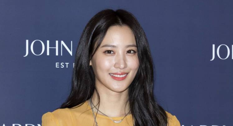 Claudia Kim Height, Weight, Body Measurements, Bra Size, Shoe Size