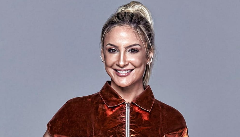 Claudia Leitte Height, Weight, Body Measurements, Bra Size, Shoe Size