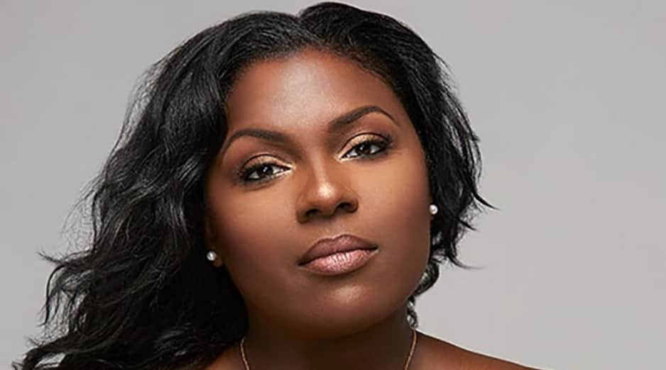 Deborah Joy Winans Height, Weight, Measurements, Bra Size, Shoe Size