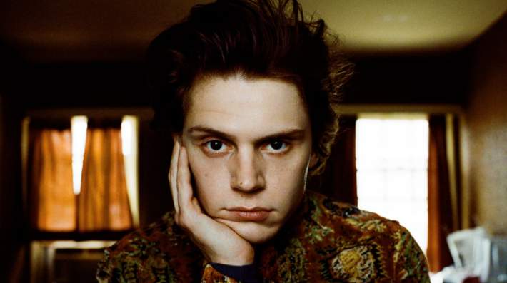 Evan Peters Height, Weight, Body Measurements, Shoe Size
