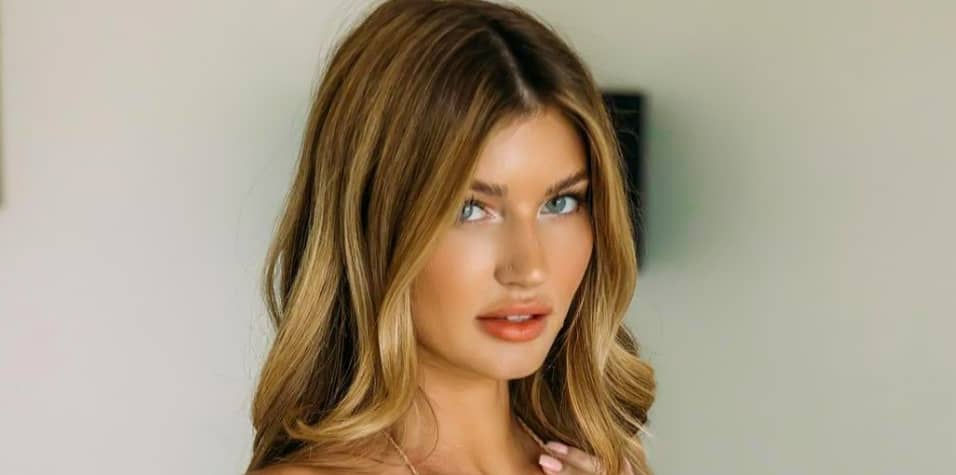 Hayley Maxfield Height, Weight, Body Measurements, Bra Size, Shoe Size
