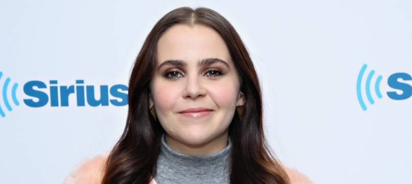 Mae Whitman Height, Weight, Body Measurements, Bra Size, Shoe Size