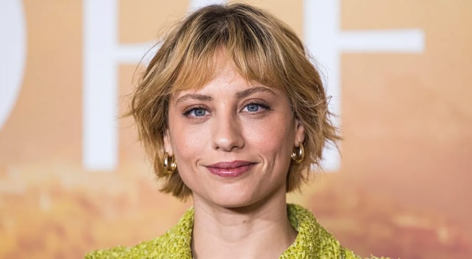Michelle Jenner Height, Weight, Body Measurements, Bra Size, Shoe Size