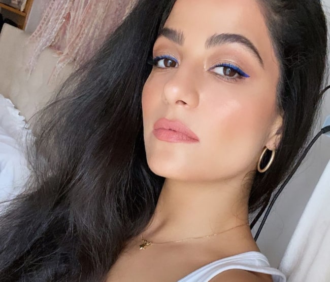 Nasanin Nuri giving off blue vibes in April 2021