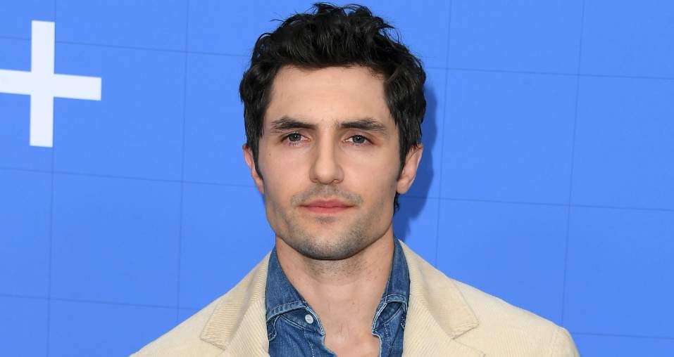 Phil Dunster Height, Weight, Body Measurements, Shoe Size