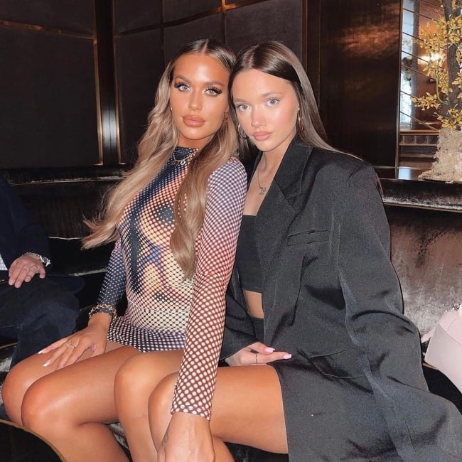 Phoebe Tomlinson as seen in a picture that was taken with her sister Lottie Tomlinson in August 2021