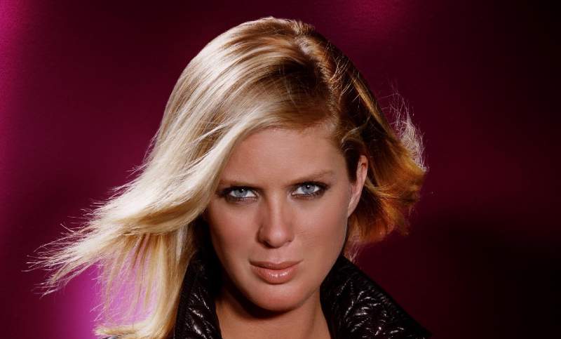 Rachel Hunter Height, Weight, Body Measurements, Bra Size, Shoe Size