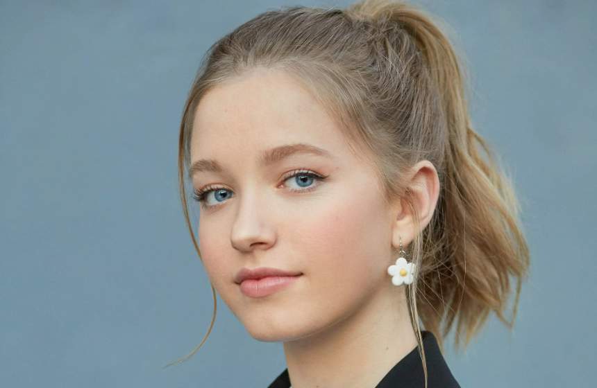 Shay Rudolph Height, Weight, Body Measurements, Bra Size, Shoe Size